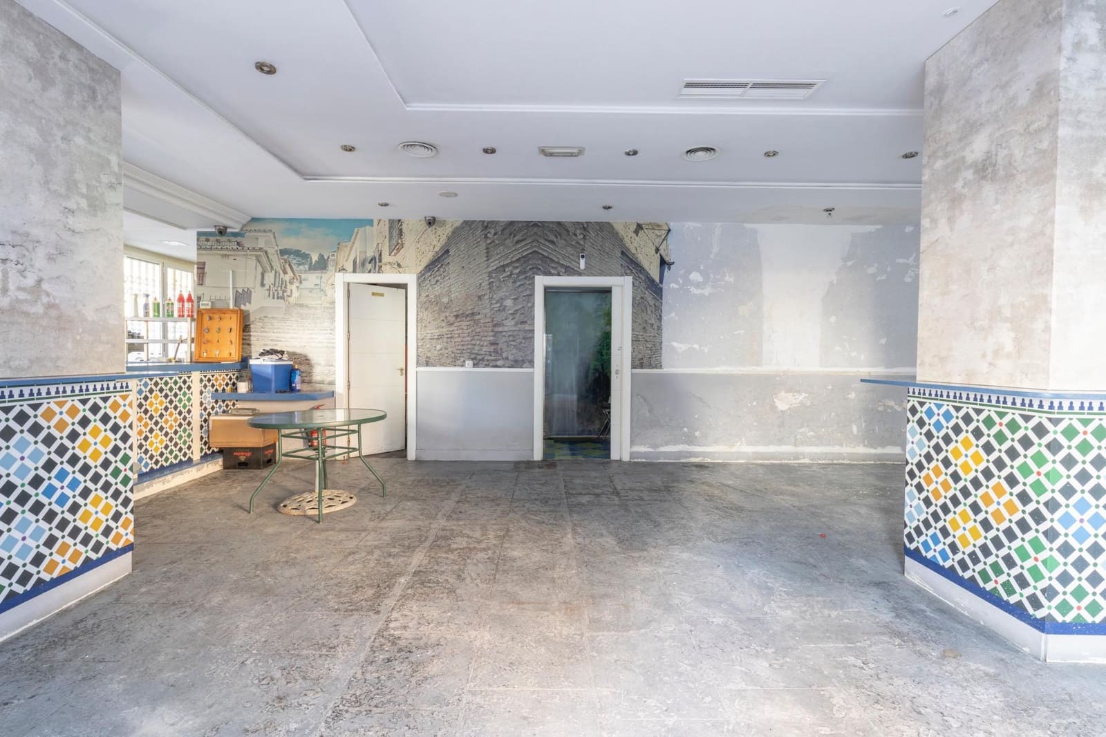 1 soverom Kommersiell til salgs i Granada by - € 215 000 (Ref: 9752289)