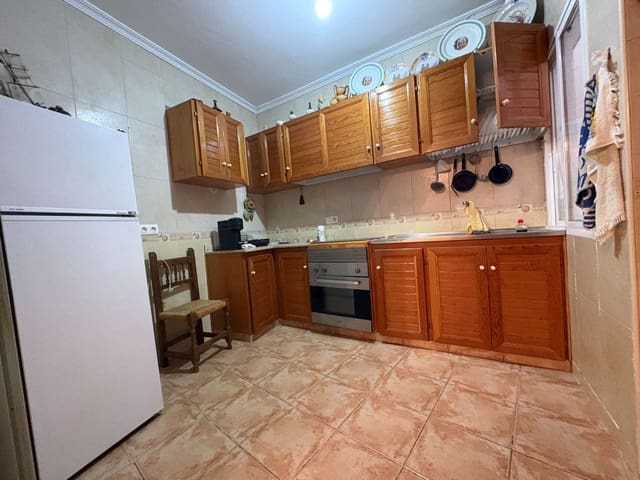 4 slaapkamer Huis te koop in Pliego met garage - € 80.000 (Ref: 10037076)