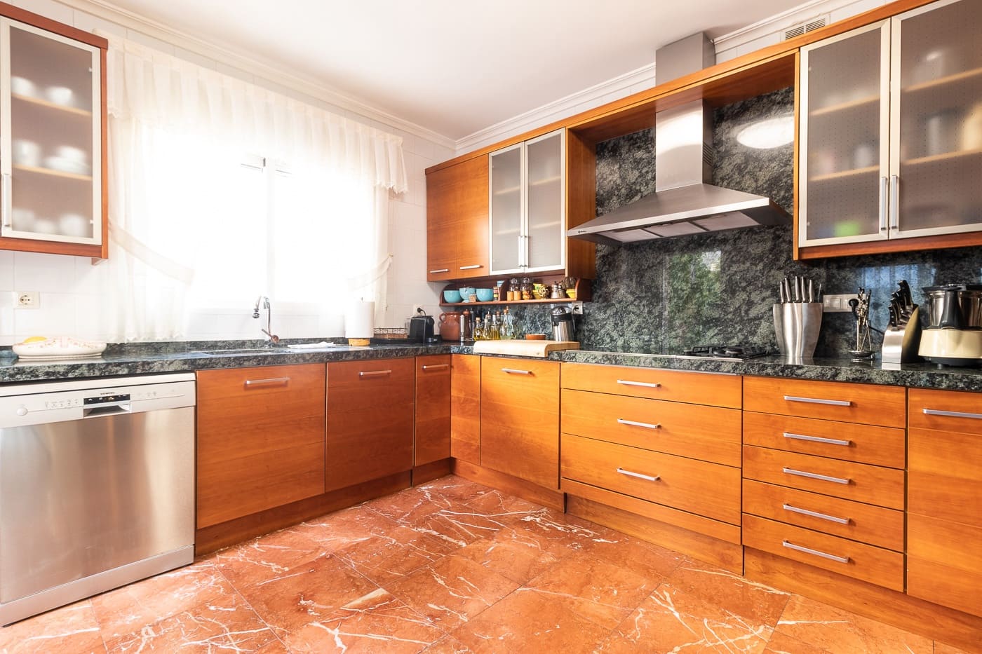 4 soveværelse Semi-Rækkehus til salg i Altorreal med swimmingpool garage - € 450.000 (Ref: 10157443)