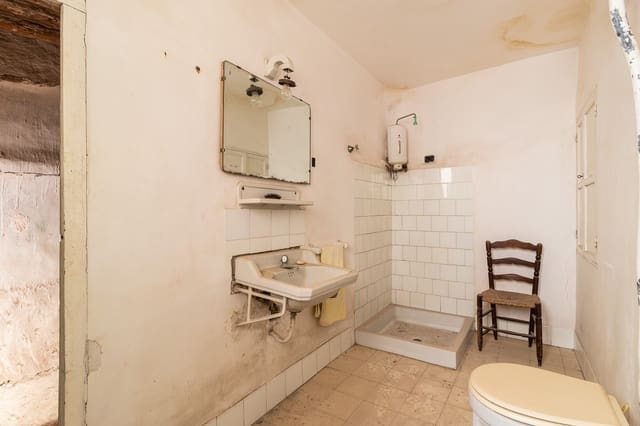 5 bedroom Townhouse for sale in Mula with garage - € 100,000 (Ref: 9144155)