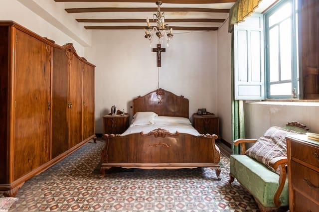 5 bedroom Townhouse for sale in Mula with garage - € 100,000 (Ref: 9144155)