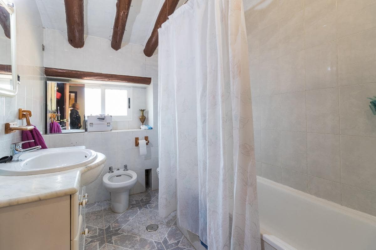 8 soverom Hus til salgs i El Nino - € 350 000 (Ref: 9256862)