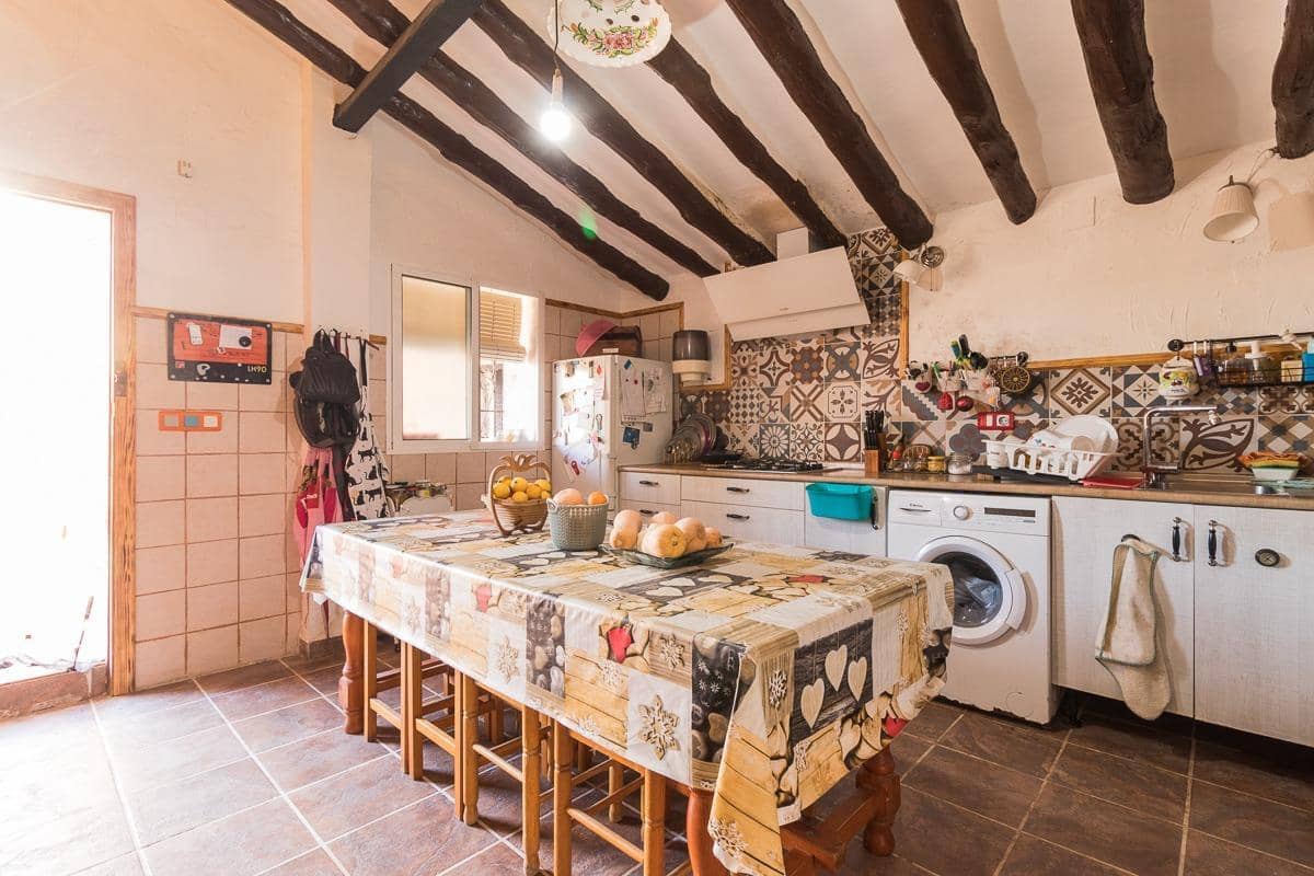 8 soverom Hus til salgs i El Nino - € 350 000 (Ref: 9256862)