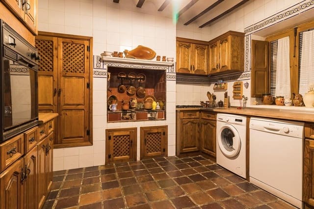 9 bedroom Townhouse for sale in El Niño, Mula - € 550,000 (Ref: 9269246)