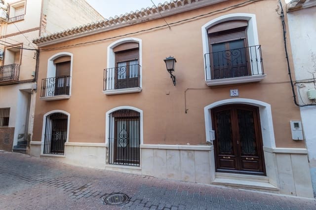 6 bedroom Semi-detached Villa for sale in Mula with garage - € 210,000 (Ref: 9300736)