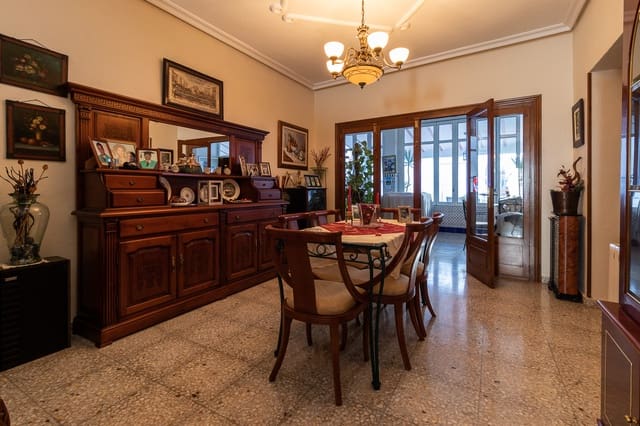 6 bedroom Semi-detached Villa for sale in Mula with garage - € 210,000 (Ref: 9300736)