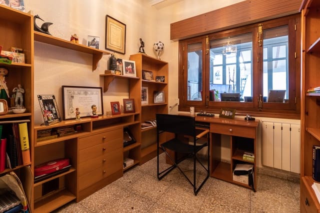 6 bedroom Semi-detached Villa for sale in Mula with garage - € 210,000 (Ref: 9300736)