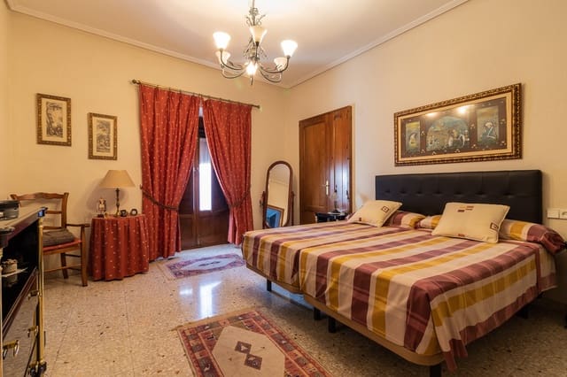 6 bedroom Semi-detached Villa for sale in Mula with garage - € 210,000 (Ref: 9300736)