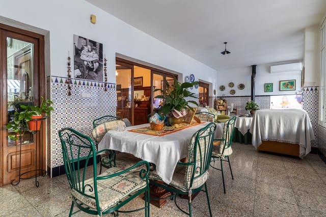 6 bedroom Semi-detached Villa for sale in Mula with garage - € 210,000 (Ref: 9300736)