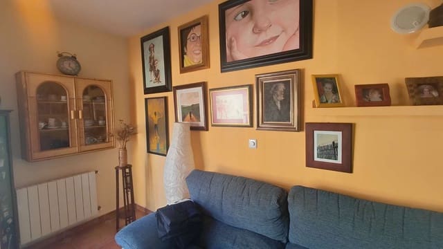 3 bedroom Townhouse for sale in Pliego with garage - € 150,000 (Ref: 9393898)