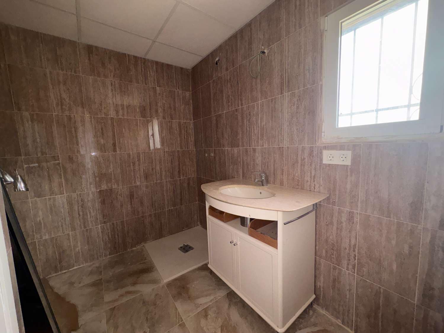 Casa de 3 habitaciones en Pliego en venta - 55.000 € (Ref: 9794302)