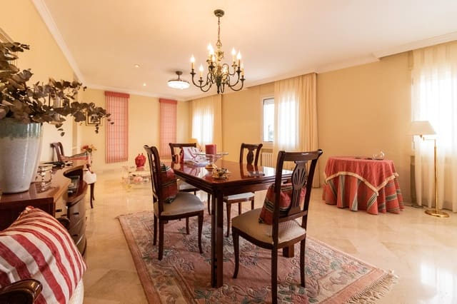 Chalet de 5 habitaciones en Caravaca de la Cruz en venta con piscina garaje - 550.000 € (Ref: 9794303)