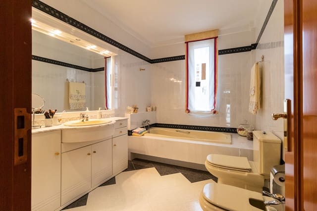 Chalet de 5 habitaciones en Caravaca de la Cruz en venta con piscina garaje - 550.000 € (Ref: 9794303)