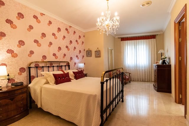 Chalet de 5 habitaciones en Caravaca de la Cruz en venta con piscina garaje - 550.000 € (Ref: 9794303)