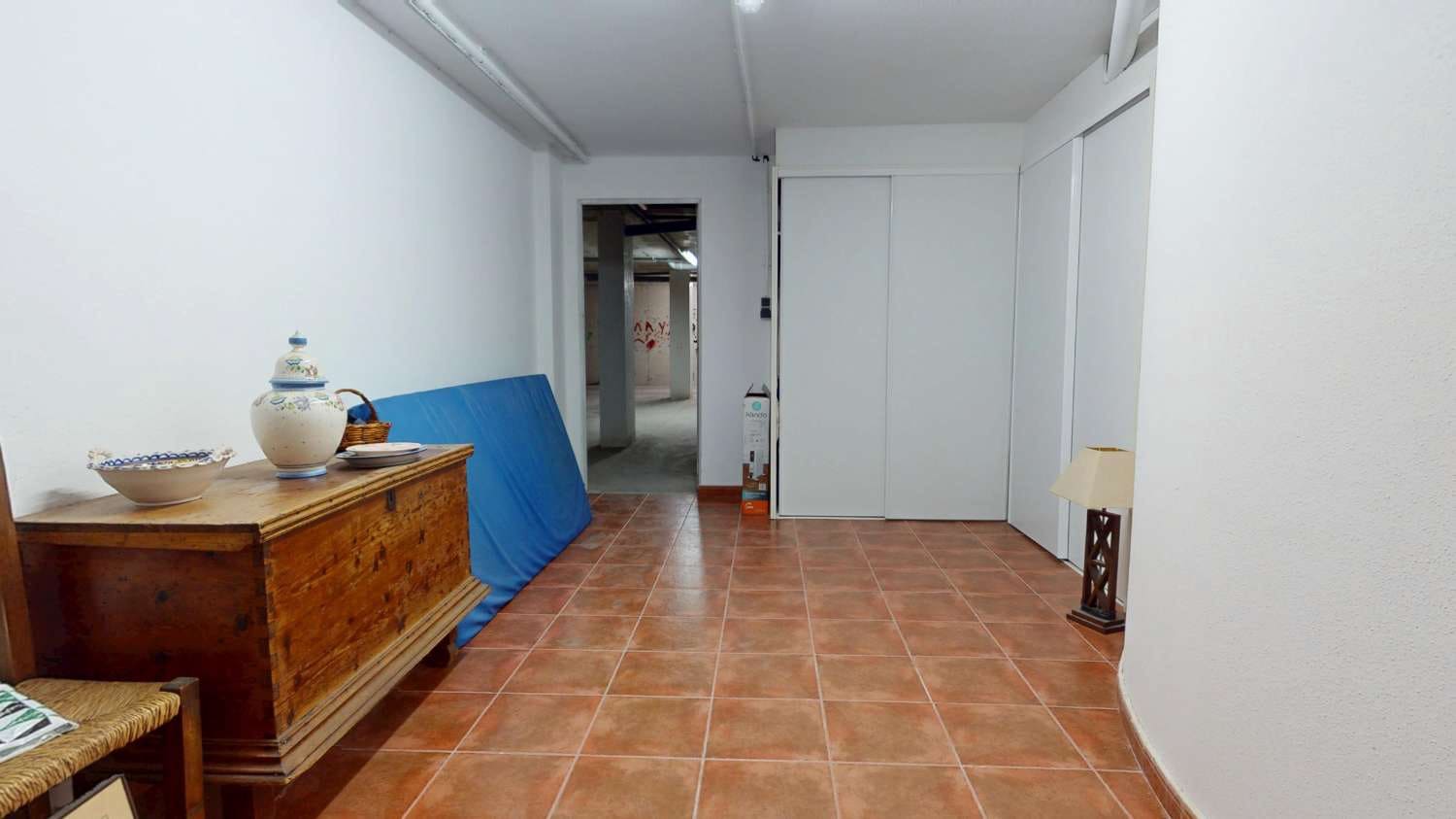5 bedroom Villa for sale in Aguilas with garage - € 880,000 (Ref: 9822368)