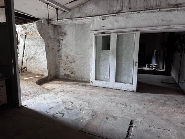 Local Commercial à vendre à Cretas - 90 000 € (Ref: 10124561)