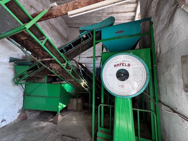 Local Commercial à vendre à Cretas - 90 000 € (Ref: 10124561)