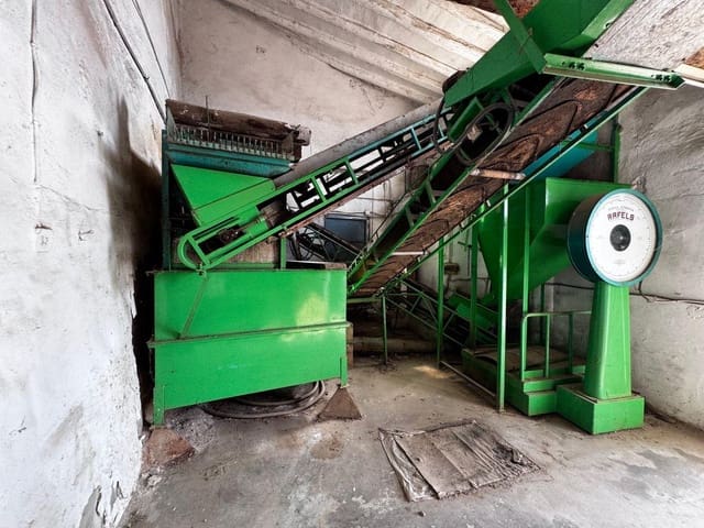 Local Commercial à vendre à Cretas - 90 000 € (Ref: 10124561)