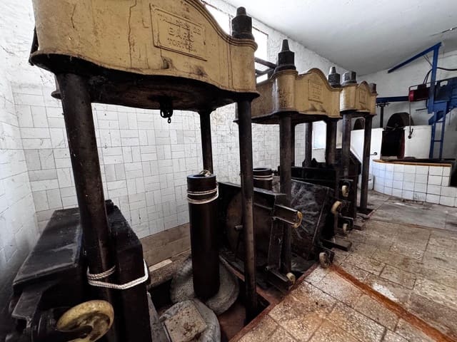 Local Commercial à vendre à Cretas - 90 000 € (Ref: 10124561)