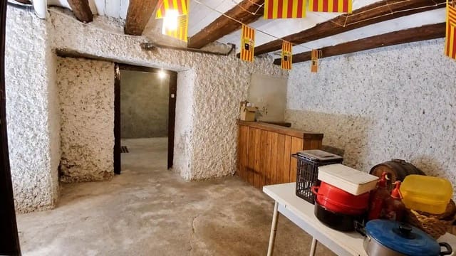 4 bedroom Townhouse for sale in Valderrobres - € 180,000 (Ref: 10124578)