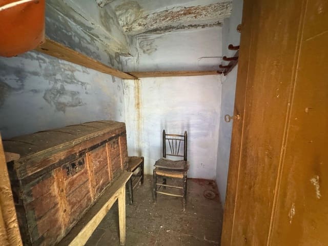 4 soveværelse Byhus til salg i Fórnoles - € 21.000 (Ref: 10124579)