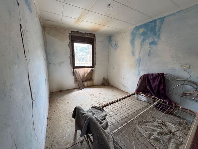 4 soveværelse Byhus til salg i Fórnoles - € 21.000 (Ref: 10124579)