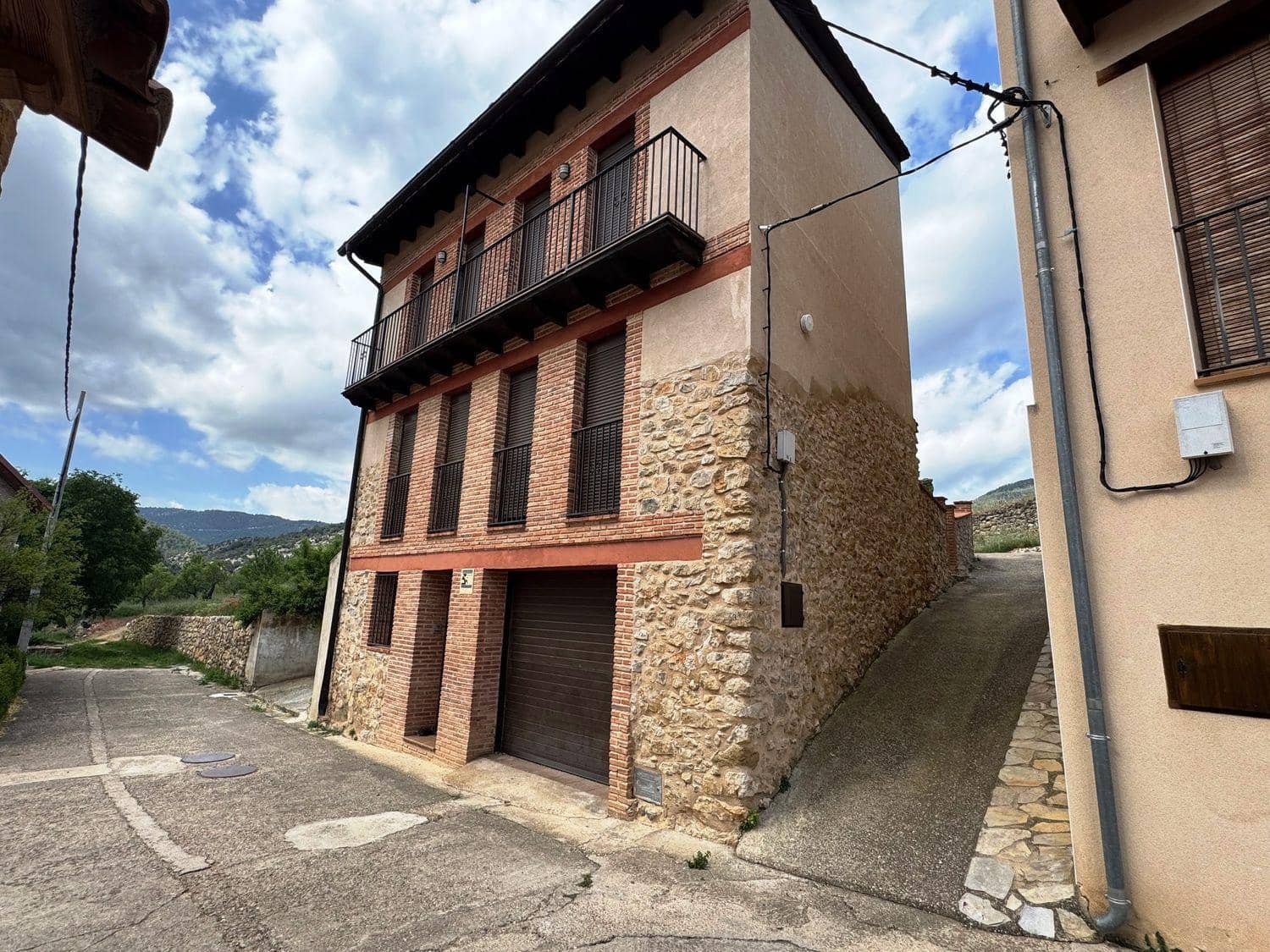 4 soveværelse Byhus til salg i Herbes med garage - € 250.000 (Ref: 10124585)