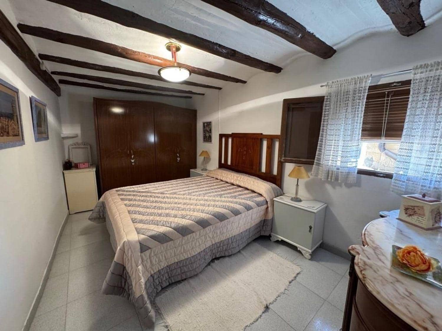 4 soverom Hus til salgs i Cretas med garasje - € 298 000 (Ref: 10124586)