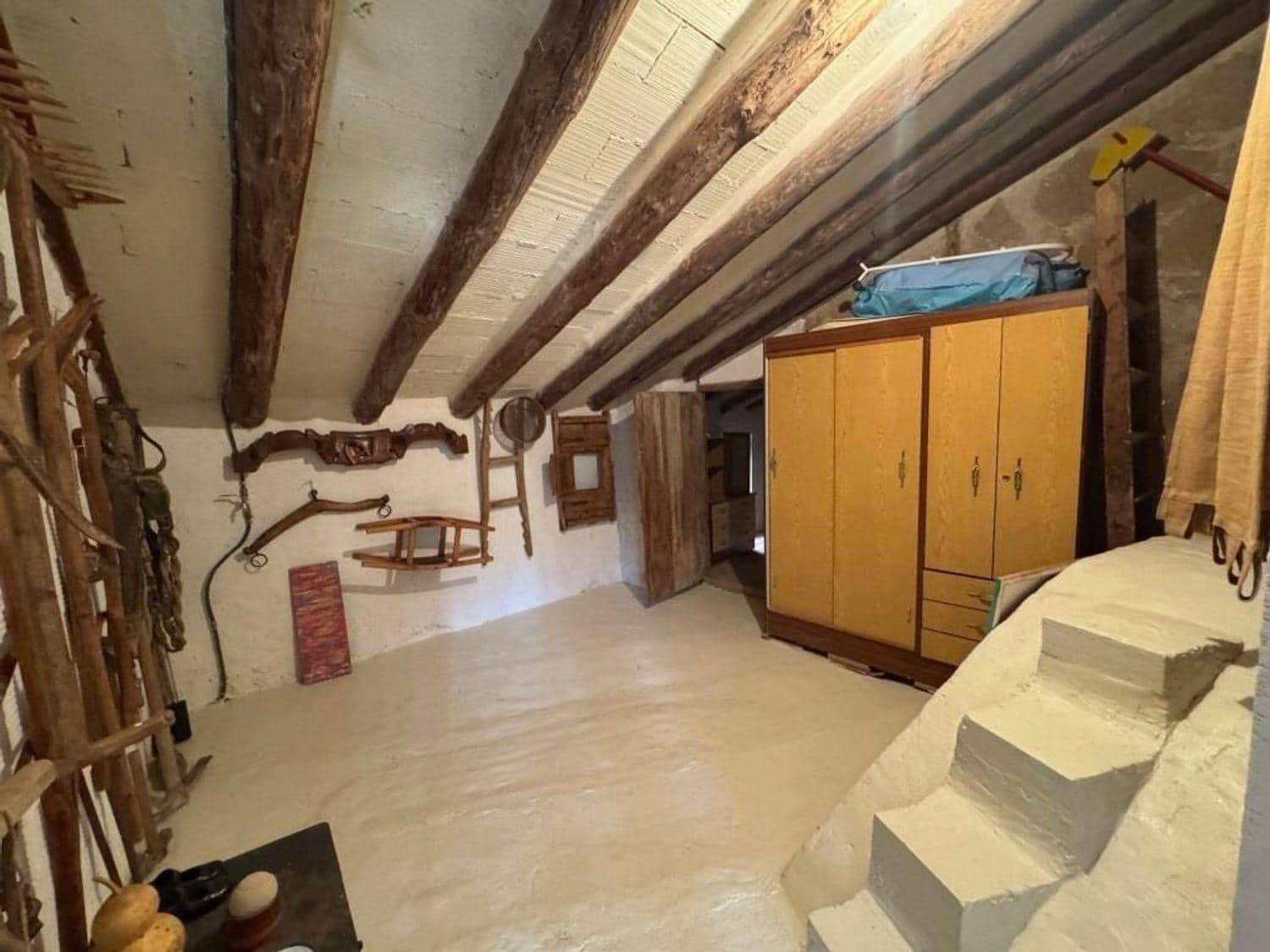 4 soverom Hus til salgs i Cretas med garasje - € 298 000 (Ref: 10124586)
