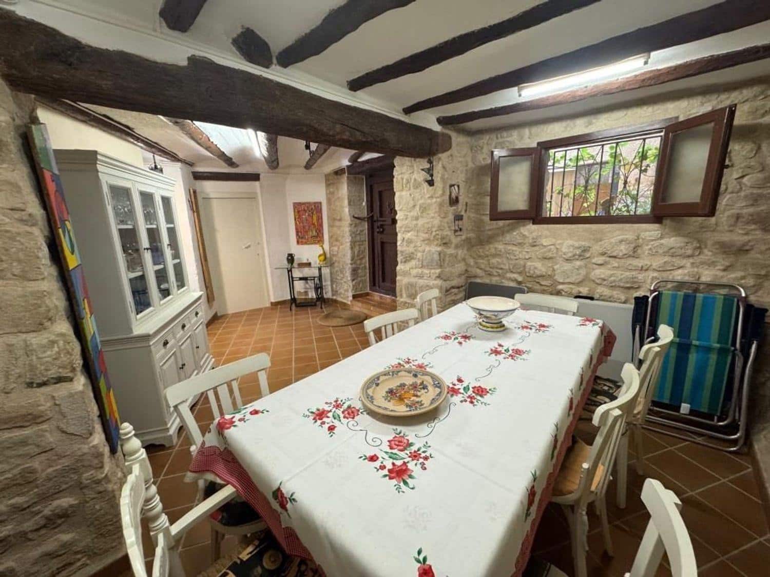 4 soverom Hus til salgs i Cretas med garasje - € 298 000 (Ref: 10124586)