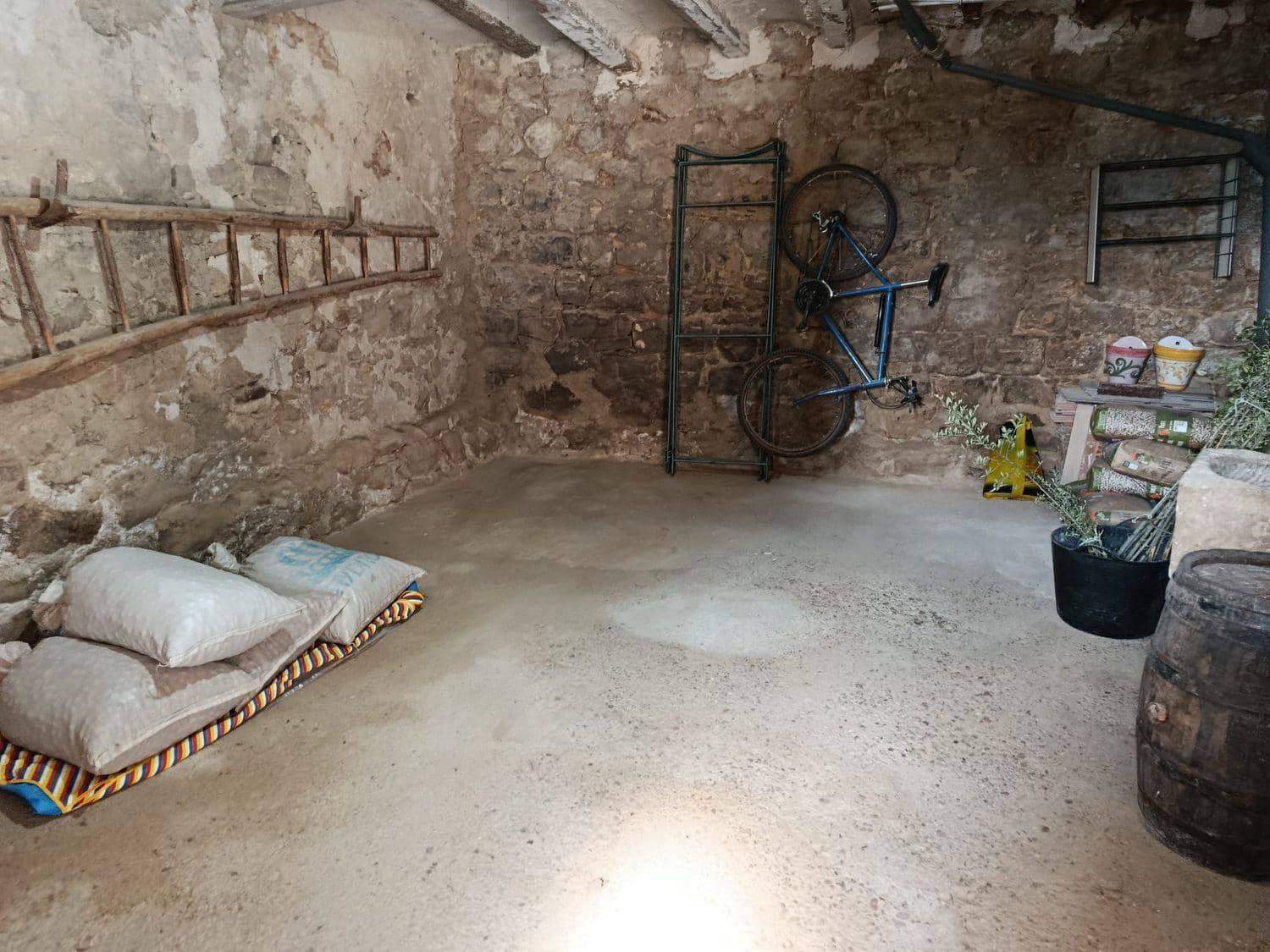 4 soverom Hus til salgs i Cretas med garasje - € 298 000 (Ref: 10124586)