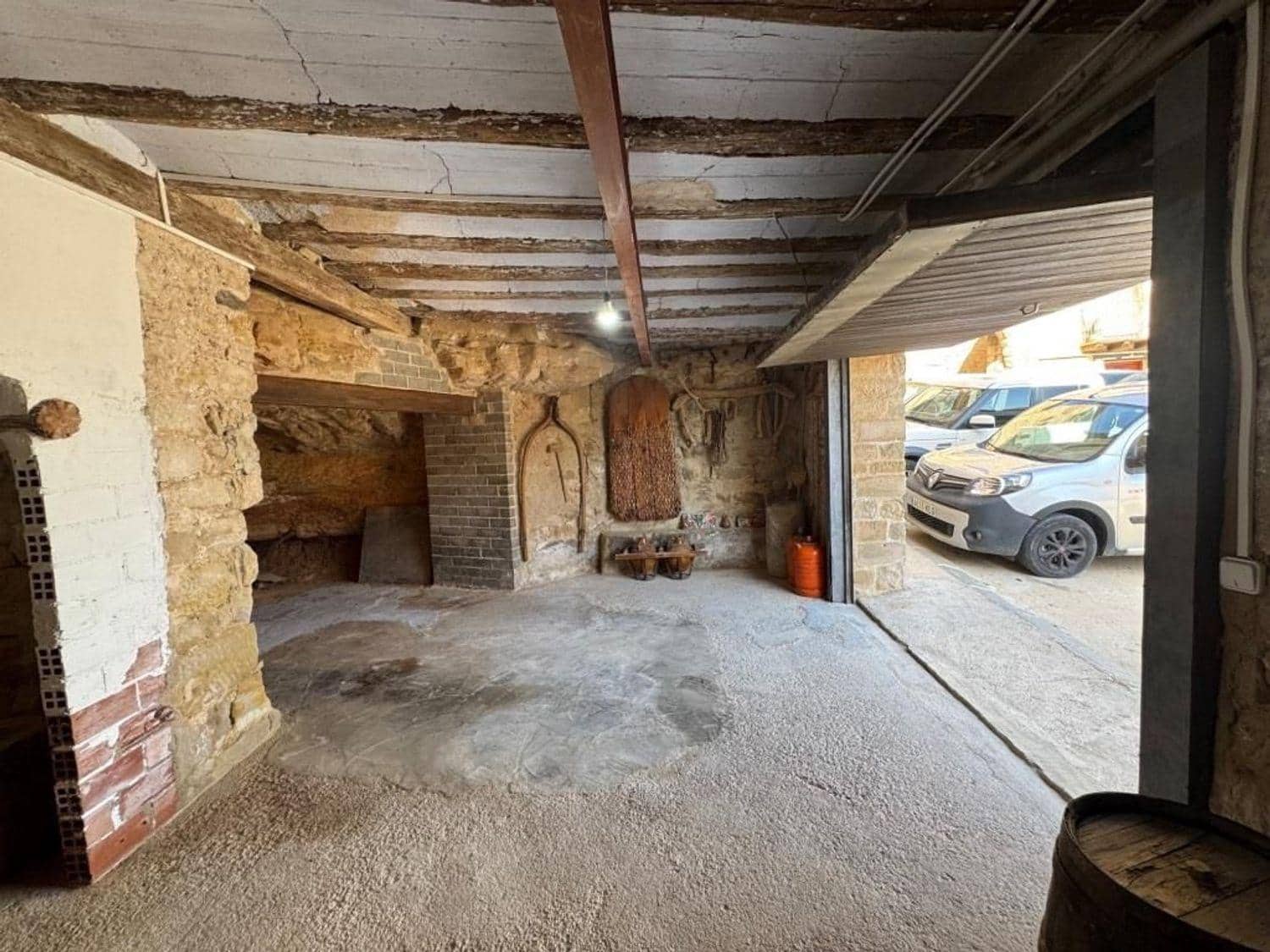 4 soverom Hus til salgs i Cretas med garasje - € 298 000 (Ref: 10124586)