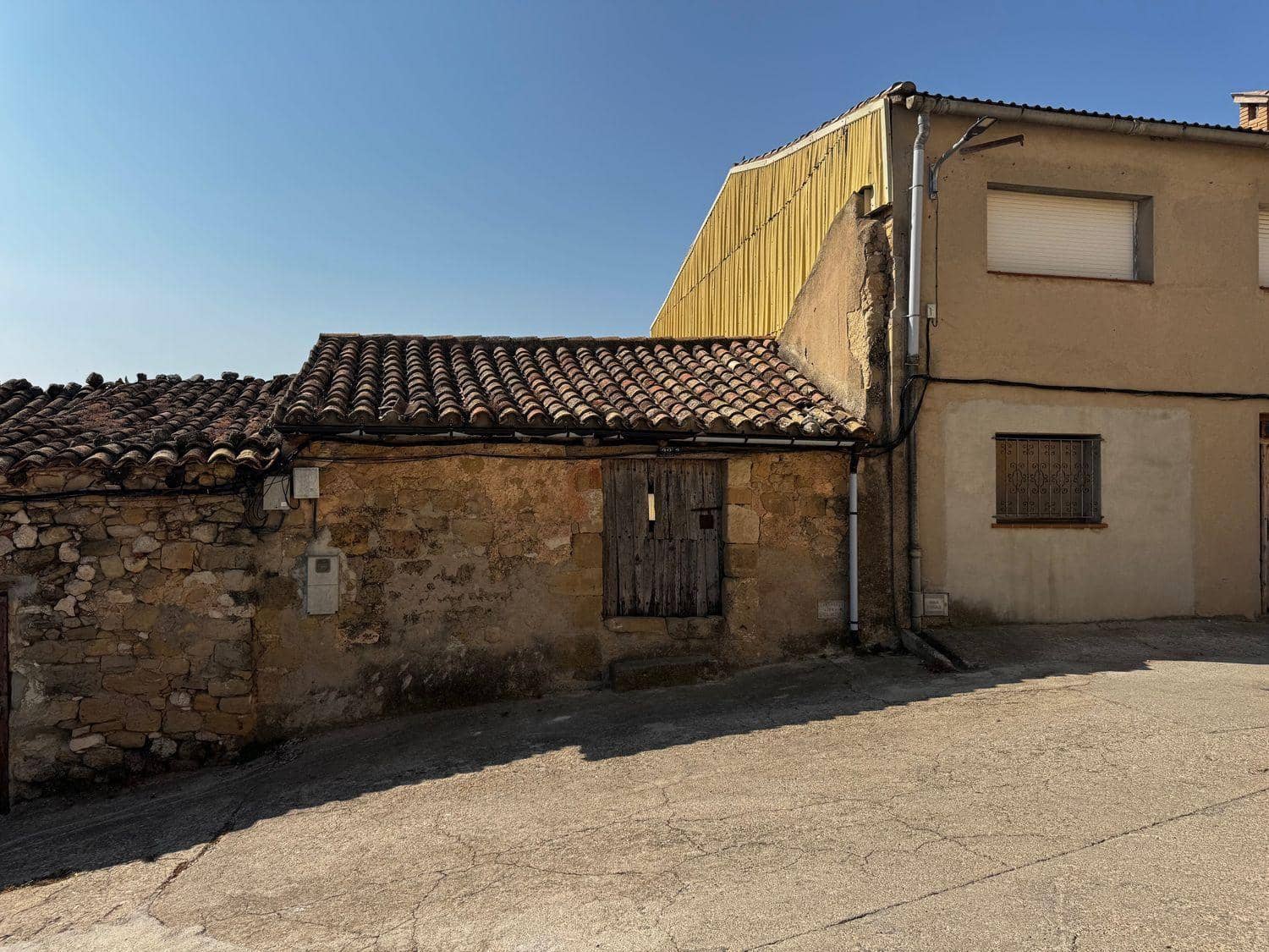 Villa for sale in Horta de Sant Joan with garage - € 48,000 (Ref: 10124590)