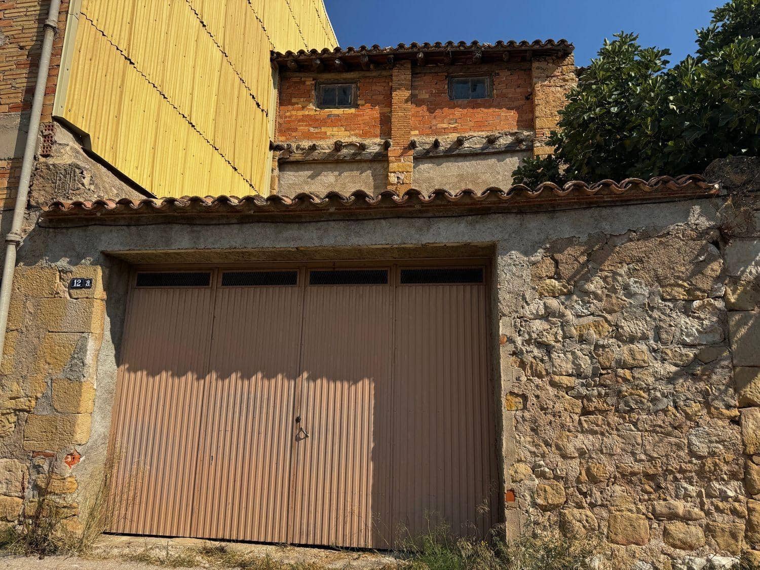 Villa for sale in Horta de Sant Joan with garage - € 48,000 (Ref: 10124590)