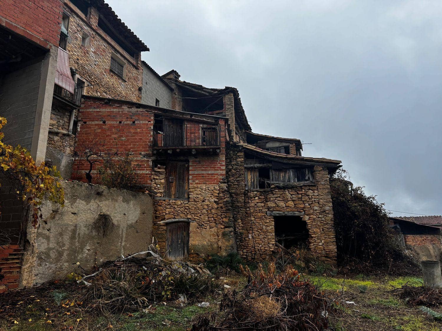 Villa for sale in Fornoles - € 10,000 (Ref: 10124595)