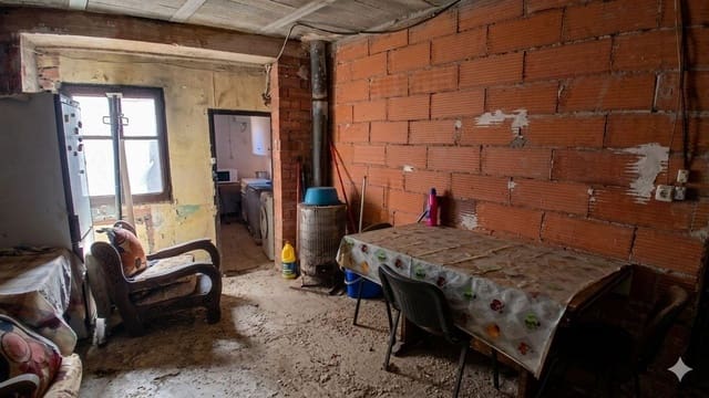 2 soveværelse Byhus til salg i La Codoñera - € 37.000 (Ref: 10124602)