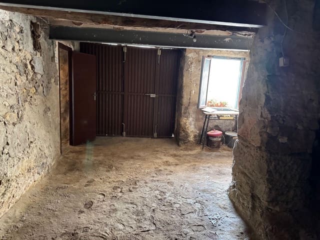 4 quarto Casa em Banda para venda em Valdeltormo com garagem - 64 000 € (Ref: 10124611)