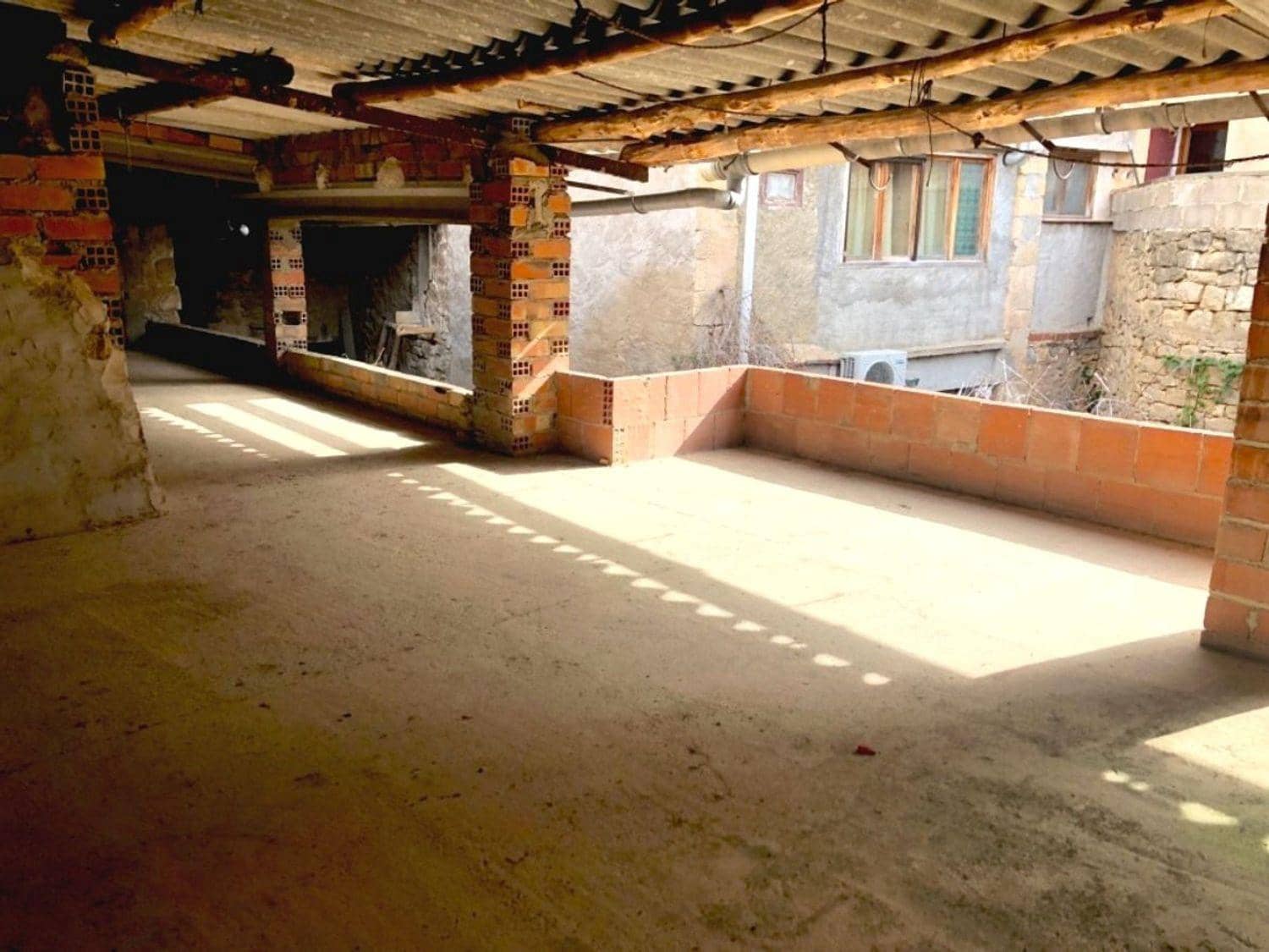 Casa de 4 habitaciones en Valdeltormo en venta con garaje - 99.000 € (Ref: 10124621)