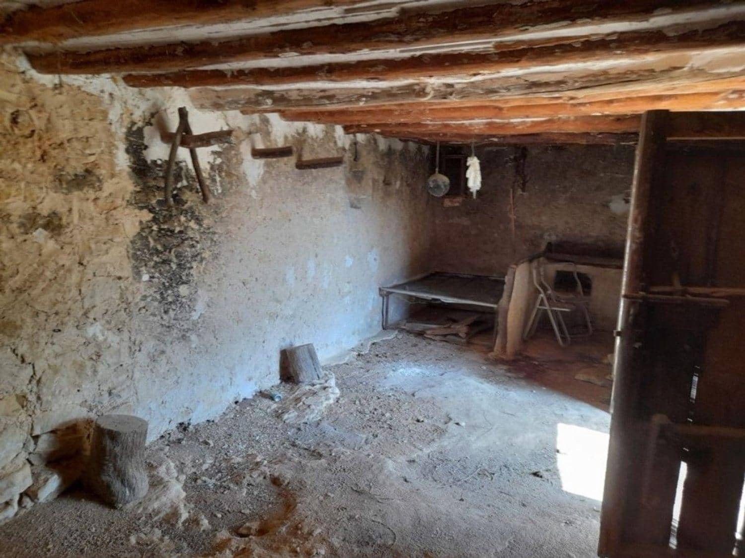 Finca/Country House for sale in Valjunquera - € 70,000 (Ref: 10124625)