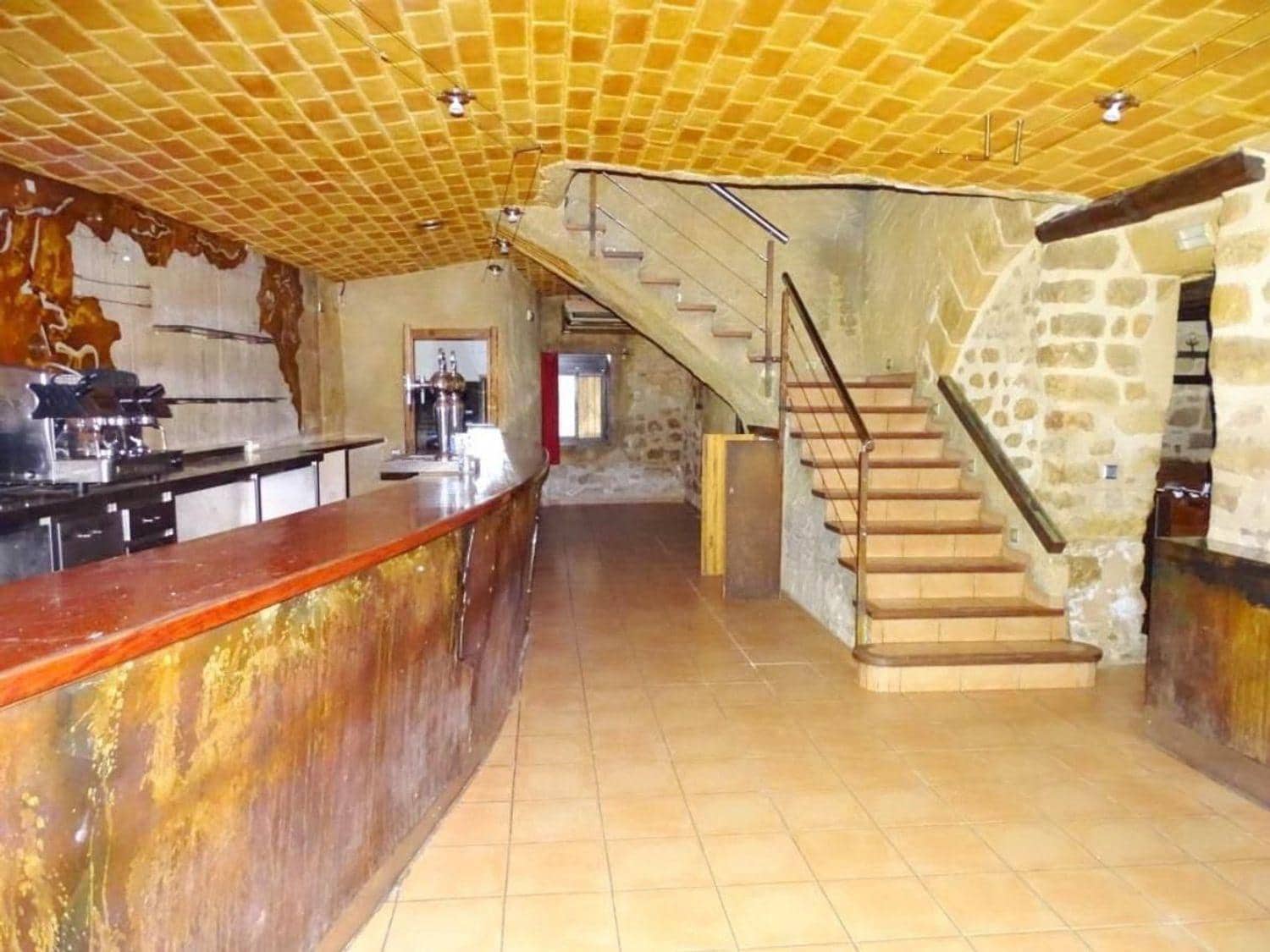 2 sovrum Kommersiell till salu i Cretas - 148 000 € (Ref: 10124642)