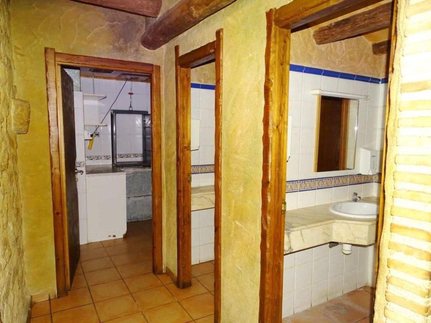 2 sovrum Kommersiell till salu i Cretas - 148 000 € (Ref: 10124642)
