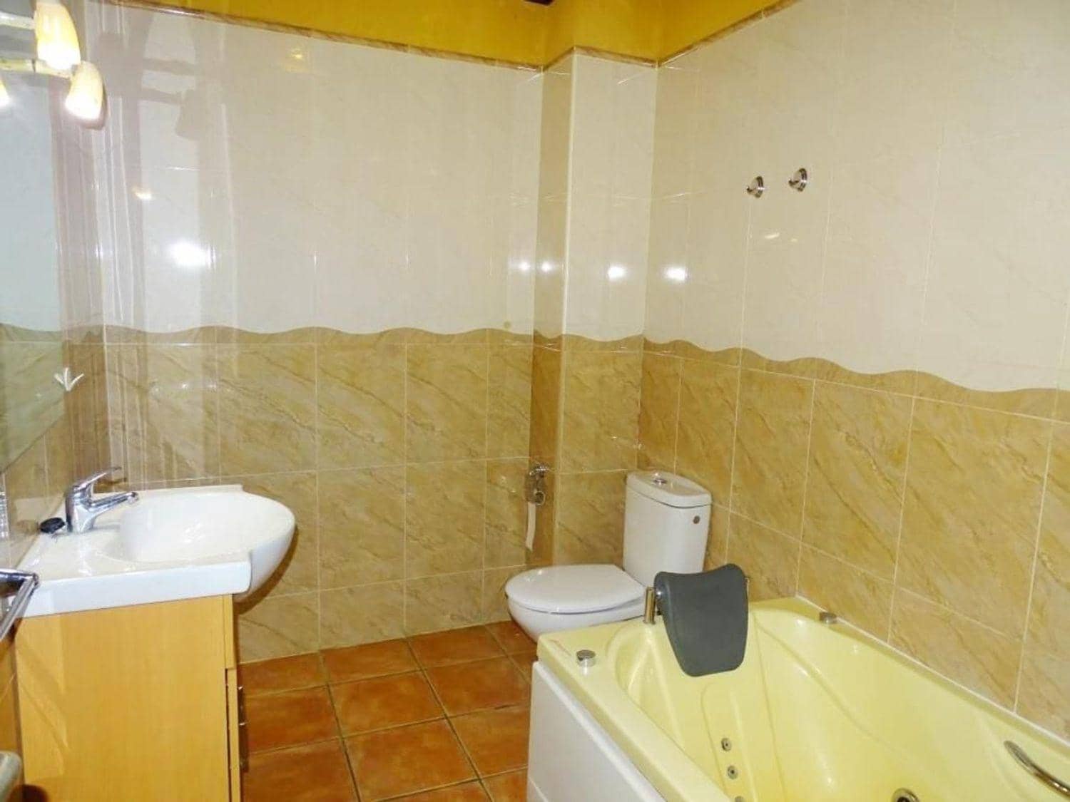 2 sovrum Kommersiell till salu i Cretas - 148 000 € (Ref: 10124642)