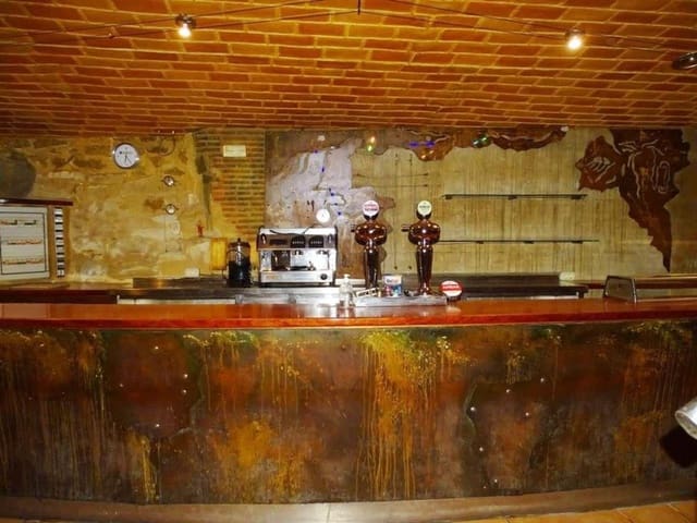 2 sovrum Kommersiell till salu i Cretas - 148 000 € (Ref: 10124642)