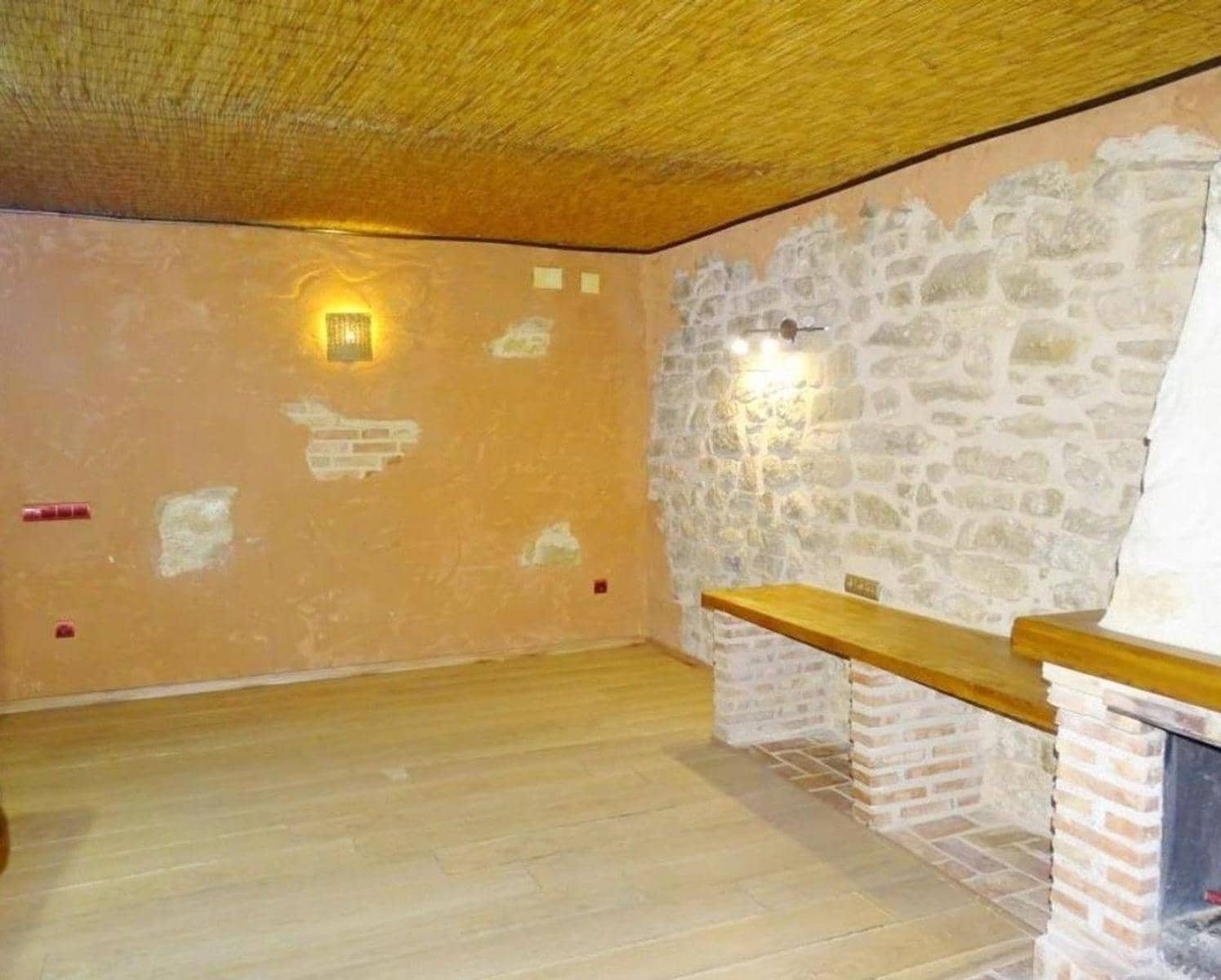 2 sovrum Kommersiell till salu i Cretas - 148 000 € (Ref: 10124642)