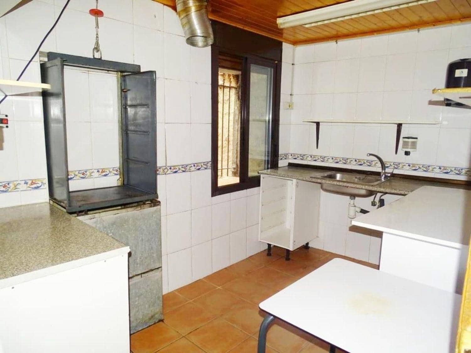 2 sovrum Kommersiell till salu i Cretas - 148 000 € (Ref: 10124642)