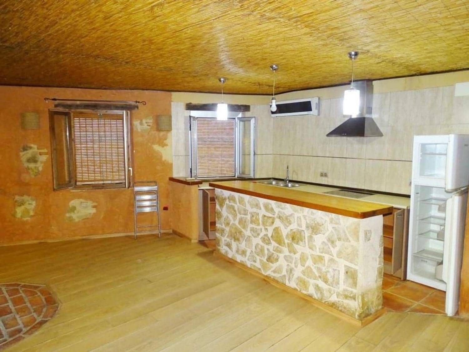 2 sovrum Kommersiell till salu i Cretas - 148 000 € (Ref: 10124642)