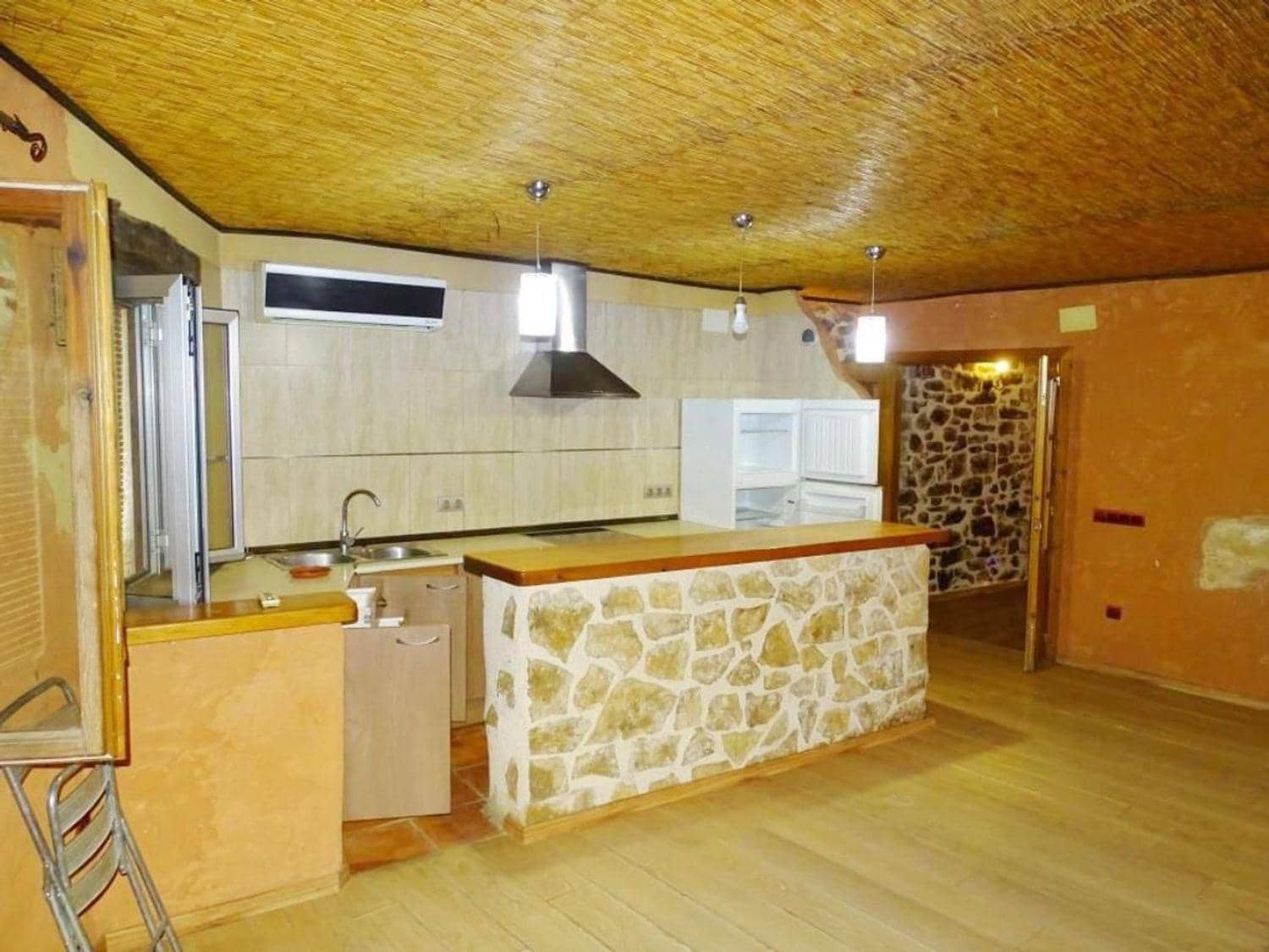 2 sovrum Kommersiell till salu i Cretas - 148 000 € (Ref: 10124642)