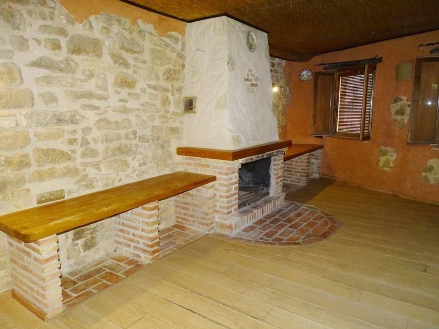 2 sovrum Kommersiell till salu i Cretas - 148 000 € (Ref: 10124642)