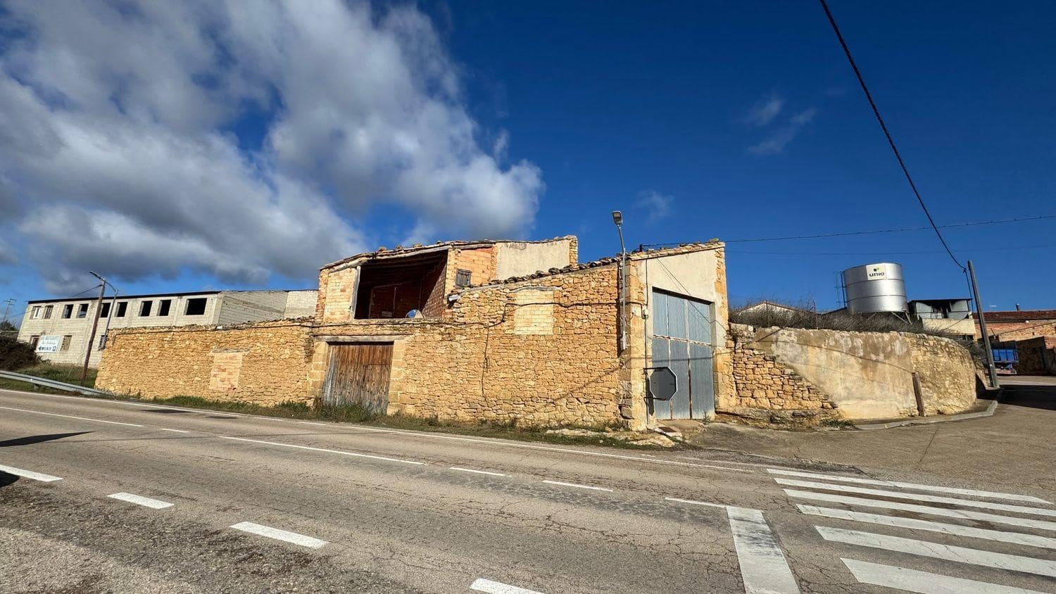 Villa for sale in Valjunquera - € 59,000 (Ref: 10124646)