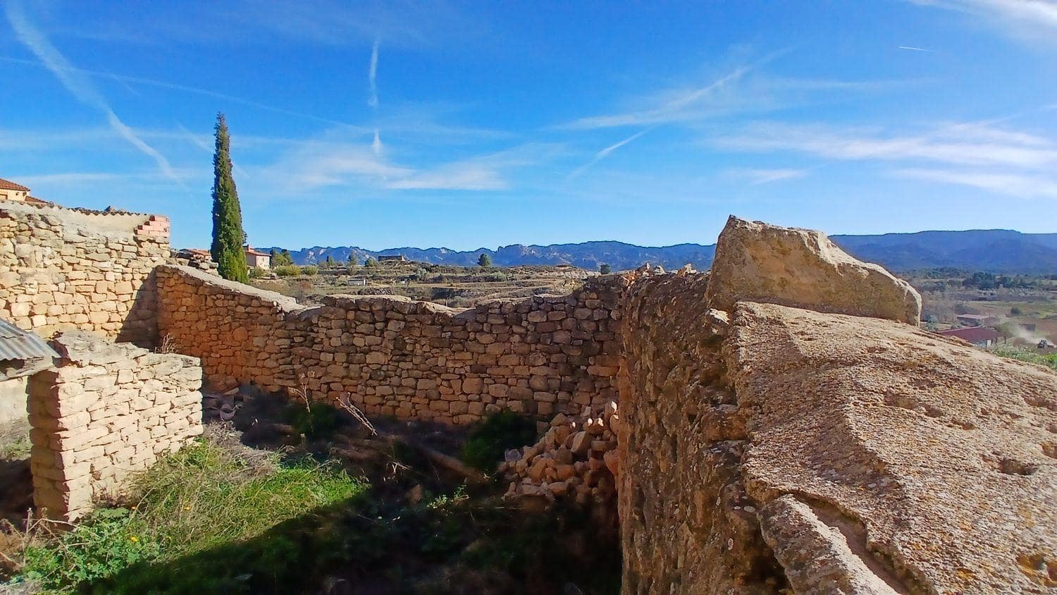 Townhouse for sale in Cretas - € 48,000 (Ref: 10131423)